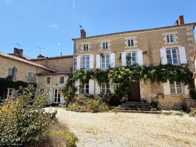For sale Champagne-mouton 10 rooms 320 m2 Charente (16350) photo 2