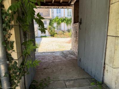 For sale Champagne-mouton 10 rooms 320 m2 Charente (16350) photo 3