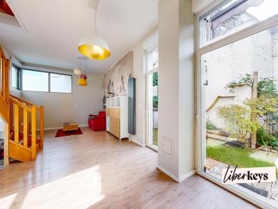 For sale Lille 5 rooms 109 m2 Nord (59800) photo 2