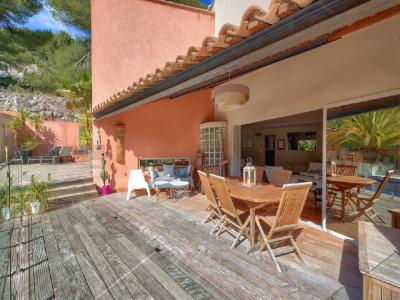 For sale autoroute 7 rooms 191 m2 Bouches du Rhone (13620) photo 2