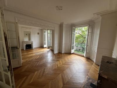 Louer Appartement Paris-18eme-arrondissement 2812 euros