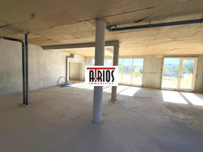 Louer Local commercial Hyeres 27112 euros