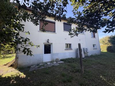 For sale 5 rooms 97 m2 Vendee (85200) photo 0
