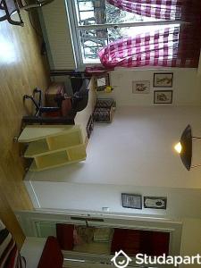 Louer Appartement 18 m2 Paris-18eme-arrondissement