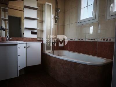 For sale Mayenne 8 rooms 155 m2 Mayenne (53100) photo 3