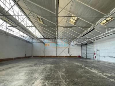 Louer Commerce 820 m2 Massy