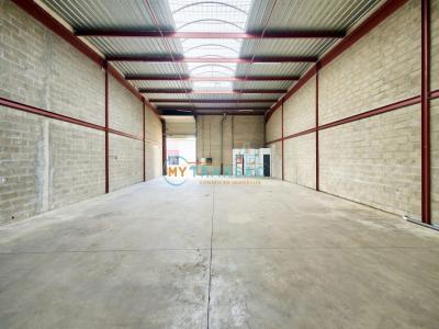 For rent Bondoufle 380 m2 Essonne (91070) photo 0
