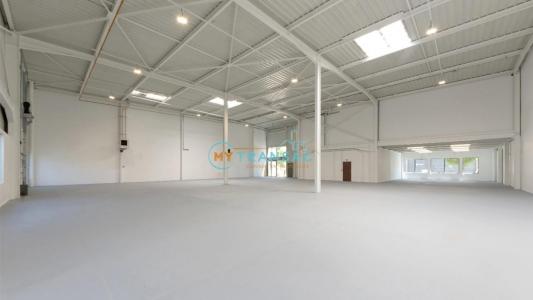 Louer Commerce 1117 m2 Blanc-mesnil