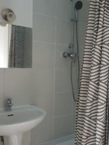 Louer Appartement Paris-17eme-arrondissement 896 euros