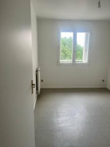 For rent Saint-sebastien-de-morsent 4 rooms 103 m2 Eure (27180) photo 3