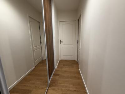 Louer Appartement Charbonnieres-les-bains 910 euros