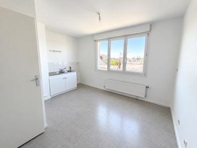 For sale Angers 3 rooms 73 m2 Maine et loire (49000) photo 2