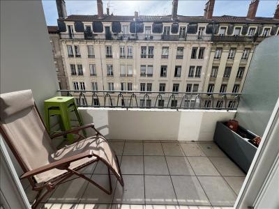 Louer Appartement 93 m2 Lyon-7eme-arrondissement