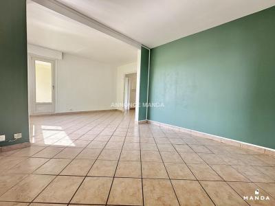 For rent Bagneux 5 rooms 91 m2 Hauts de Seine (92220) photo 2