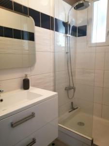 For rent 13015 3 rooms 55 m2 Bouches du Rhone (13015) photo 3