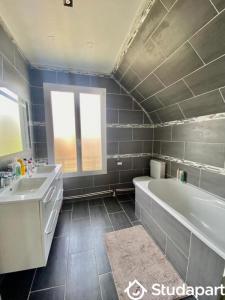 For rent Chelles 1 room 15 m2 Seine et marne (77500) photo 2