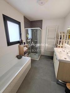 For sale Chateaugiron 6 rooms 135 m2 Ille et vilaine (35410) photo 4