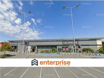 For rent Beaufort LOUVROIL 1040 m2 Nord (59330) photo 0