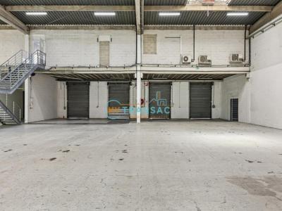 Louer Commerce 3841 m2 Palaiseau