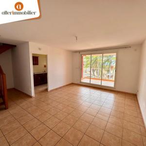 Louer Appartement 65 m2 Saint-pierre