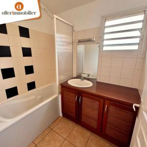 Louer Appartement Saint-pierre 914 euros