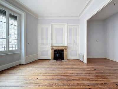 Louer Appartement 74 m2 Lyon-8eme-arrondissement