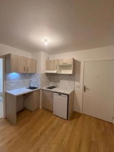 For rent Fontenay-aux-roses 2 rooms 45 m2 Hauts de Seine (92260) photo 2