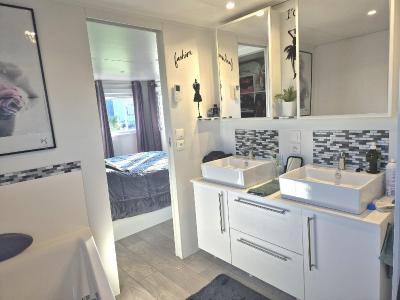For sale PROX. BOURG ET COMMERCES 4 rooms 80 m2 Vendee (85150) photo 3