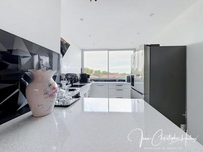 For sale Nimes 4 rooms 64 m2 Gard (30000) photo 4