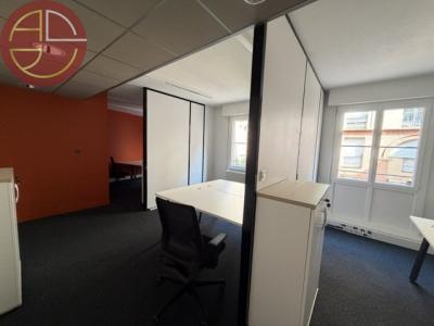 For rent Toulouse 6 rooms 260 m2 Haute garonne (31000) photo 3