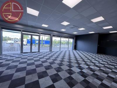 For rent Toulouse 4 rooms 380 m2 Haute garonne (31100) photo 1