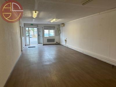Louer Commerce Union 32400 euros