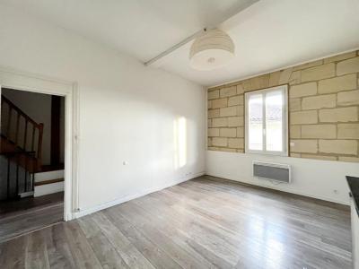 For rent Bourg 3 rooms 72 m2 Gironde (33710) photo 1