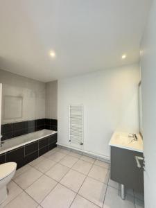 For sale Lyon-8eme-arrondissement 2 rooms 44 m2 Rhone (69008) photo 2