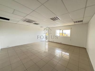 Louer Bureau 71 m2 Baie-mahault