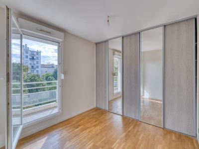 For sale Lyon-8eme-arrondissement 2 rooms 48 m2 Rhone (69008) photo 2