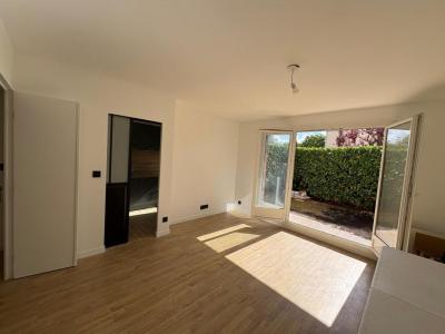 For rent Montigny-le-bretonneux 2 rooms 46 m2 Yvelines (78180) photo 0