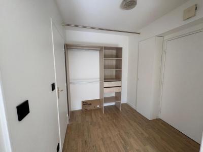 For rent Montigny-le-bretonneux 2 rooms 46 m2 Yvelines (78180) photo 4