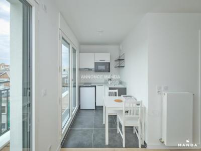 Louer Appartement Courbevoie 949 euros