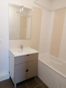 For rent Lyon-7eme-arrondissement 2 rooms 48 m2 Rhone (69007) photo 4