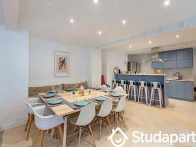 Louer Appartement 202 m2 Paris-18eme-arrondissement