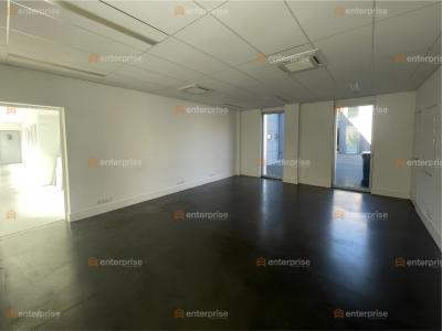 Louer Commerce 523 m2 Wasquehal