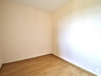 Louer Appartement Saint-julien-les-villas 479 euros