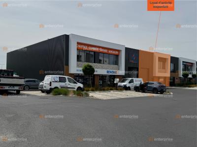 Louer Commerce 653 m2 Sainte-catherine