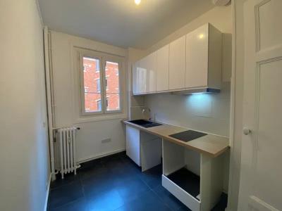 For rent Paris-18eme-arrondissement 1 room 31 m2 Paris (75018) photo 0
