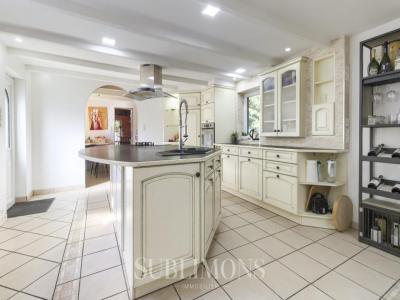 For sale Caro 8 rooms 179 m2 Morbihan (56140) photo 2