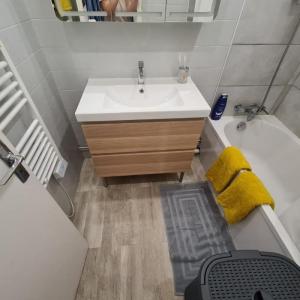 For rent Villabe 1 room 24 m2 Essonne (91100) photo 2