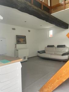 Louer Maison 12 m2 Yevre-la-ville