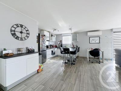 For sale Grigny 4 rooms 89 m2 Rhone (69520) photo 2