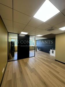 Louer Commerce 170 m2 Mery